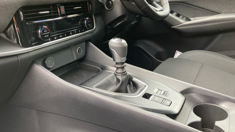 Nissan Qashqai 1.3 DiG-T MH Acenta Premium 5dr Petrol Hatchback